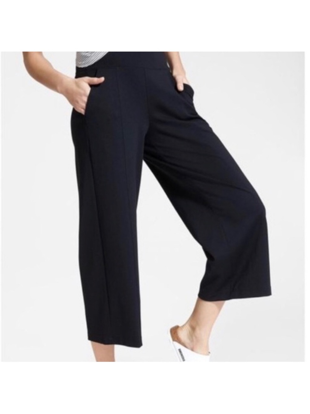 Athleta Black Wide-Leg Pull-On Cropped Pants. Womens Size 14 T. Pockets